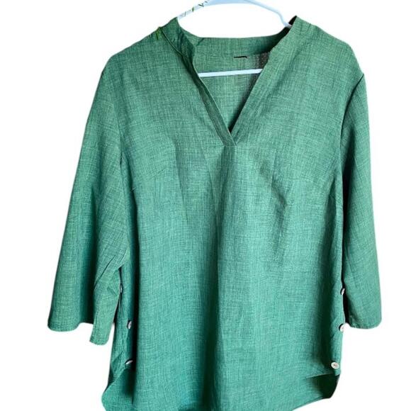Green V-Neck Tunic with Wood Button Details - Picture 3 of 3